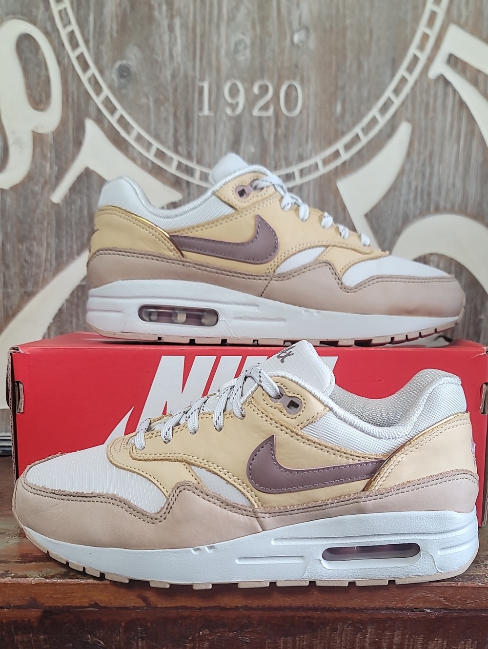 🔥 Nike Air Max 1 (Special Edition) 'Light Bone Hemp' Wmns 7.5 (Good Cond)